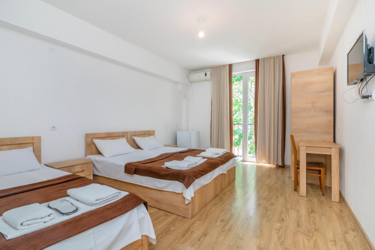Hotel Continental Gori Exterior photo